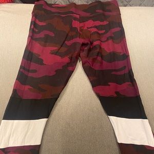 PINK EUC camo yoga leggings